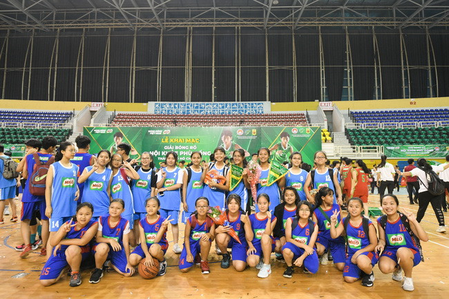 Các VĐV chụp hình lưu niệm trước khi vào thi đấu Các VĐV chụp hình lưu niệm trước khi vào thi đấu