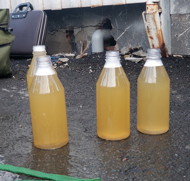 Đoàn kiểm tra đã tiến hành lấy 1 mẫu nước thải và 1 mẫu khí thải trong ống khói xét nghiệm. Đoàn kiểm tra đã tiến hành lấy 1 mẫu nước thải và 1 mẫu khí thải trong ống khói xét nghiệm.