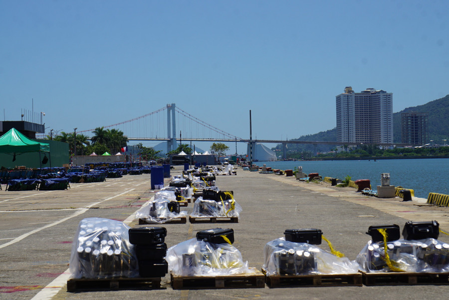 Trưa 5/7, trận địa pháo đêm thi chung kết Lễ hội pháo hoa quốc tế Đà Nẵng (DIFF 2023) tại bãi bắn phía bờ Tây sông Hàn nằm bên đường Bạch Đằng đã cơ bản hoàn tất. Ảnh: Hoàng Vinh.