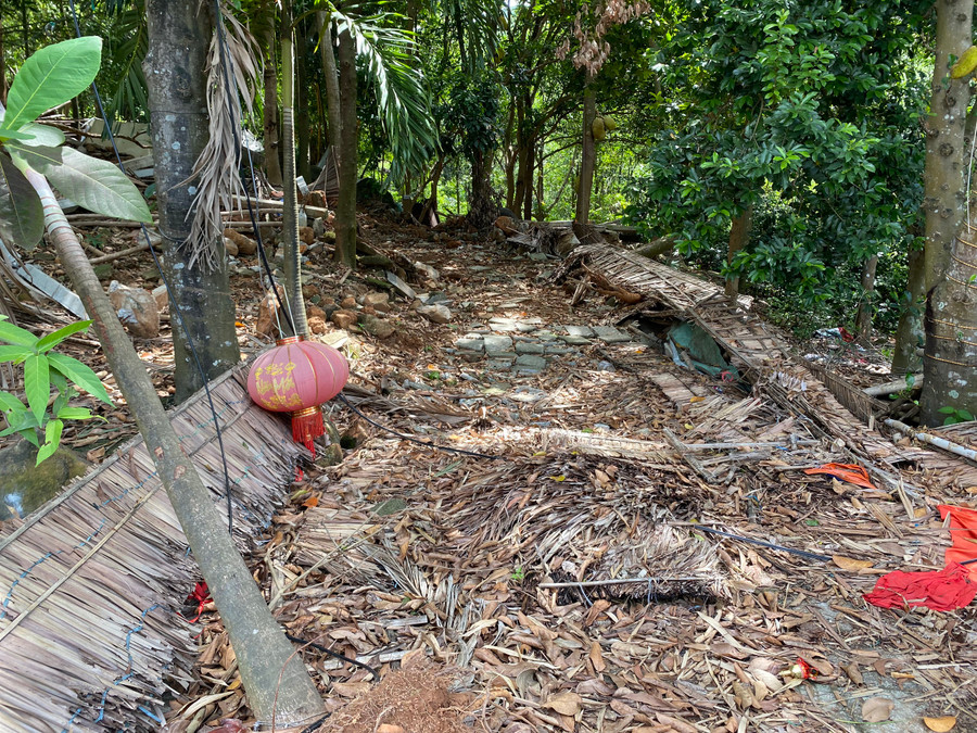 Một số điểm sau cưỡng chế lại trở thành nơi xả rác thải. (Ảnh: Hoàng Vinh) Một số điểm sau cưỡng chế lại trở thành nơi xả rác thải. (Ảnh: Hoàng Vinh)