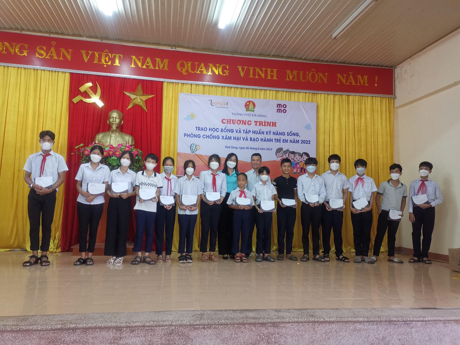 Buổi tập huấn kỹ năng sống phòng chống xâm hại và bạo hành trẻ em năm 2022 và chương trình trao học bổng cho học sinh khó khăn do Thành Đoàn Đà Nẵng tổ chức. Buổi tập huấn kỹ năng sống phòng chống xâm hại và bạo hành trẻ em năm 2022 và chương trình trao học bổng cho học sinh khó khăn do Thành Đoàn Đà Nẵng tổ chức.