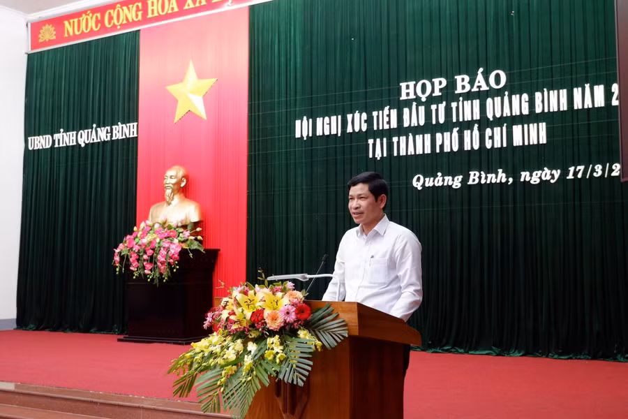 Ông Hồ An Phong, Phó Chủ tịch UBND tỉnh phát biểu tại buổi họp báo tuyên truyền Hội nghị xúc tiến đầu tư tỉnh Quảng Bình năm 2022 tại thành phố Hồ Chí Minh.