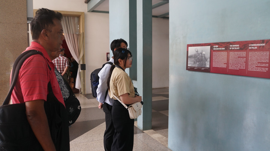 Sau 49 năm thống nhất đất nước, dinh Độc Lập trở thành điểm tham quan thu hút du khách trong và ngoài nước. Sau 49 năm thống nhất đất nước, dinh Độc Lập trở thành điểm tham quan thu hút du khách trong và ngoài nước.