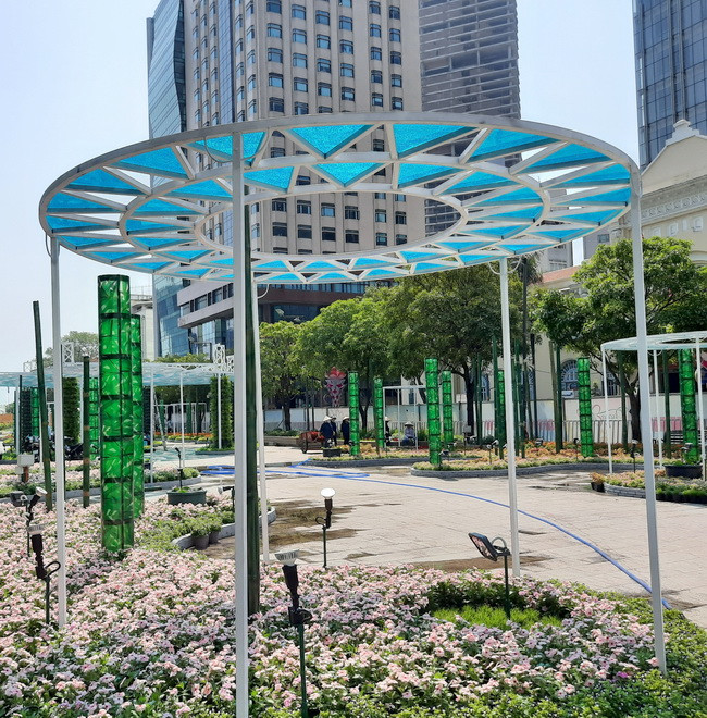 Đại cảnh Rừng nước tại đường hoa Nguyễn Huệ. Đại cảnh Rừng nước tại đường hoa Nguyễn Huệ.