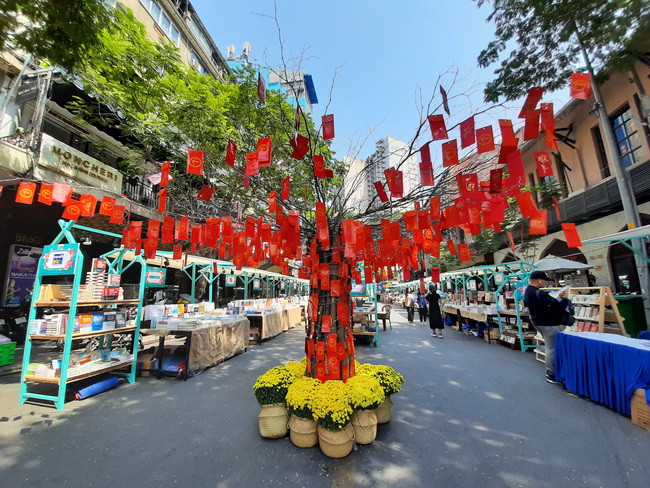 Không gian Đường sách Tết Canh Tý 2020 Không gian Đường sách Tết Canh Tý 2020