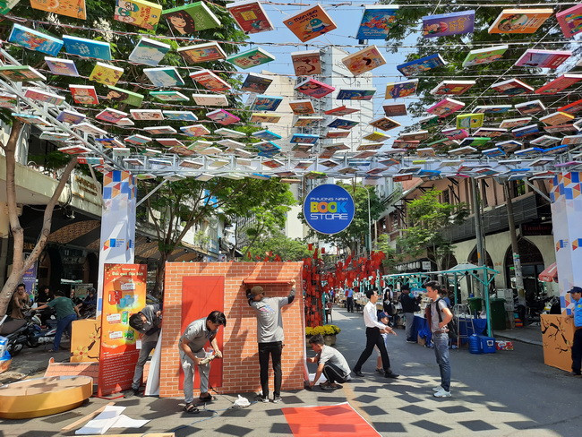 Mọi công tác chuẩn bị cũng được gấp rút hoàn thành Mọi công tác chuẩn bị cũng được gấp rút hoàn thành