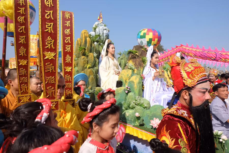 Tái hiện hình tượng Phật bà Quán Thế Âm. Ảnh: Hoàng Vinh.