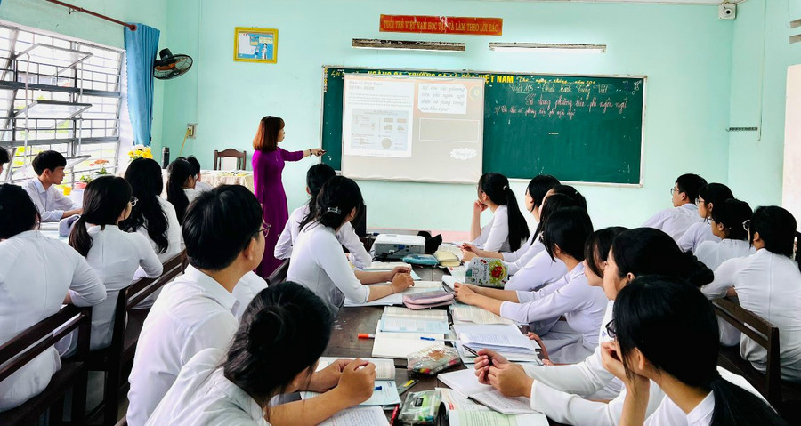 Tiết ôn tập môn Ngư văn của Trường THPT Ngũ Hành Sơn. Ảnh: Thu Thủy. 
