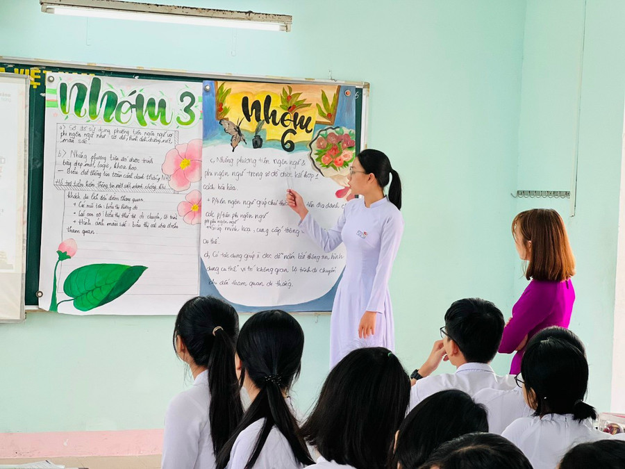 Học sinh Trường THPT Ngũ Hành Sơn trong tiết học. Ảnh: Thu Thủy.