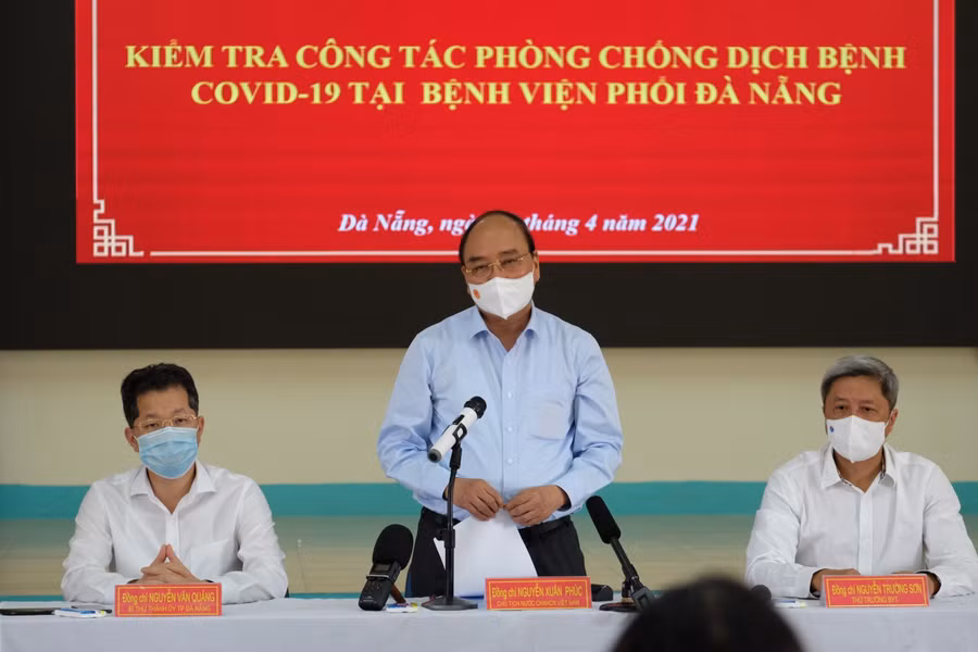 Chủ tịch nước Nguyễn Xuân Phúc phát biểu tại buổi kiểm tra tại Bệnh viện Phổi Đà Nẵng.