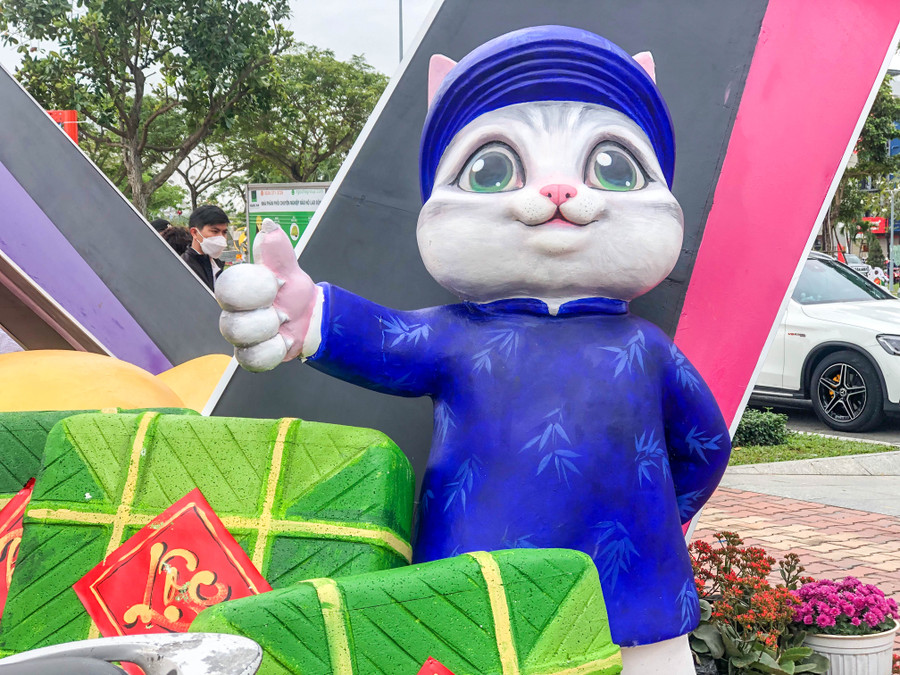 Linh vật mèo theo phong cách truyền thống. Ảnh: Hoàng Vinh. Linh vật mèo theo phong cách truyền thống. Ảnh: Hoàng Vinh.