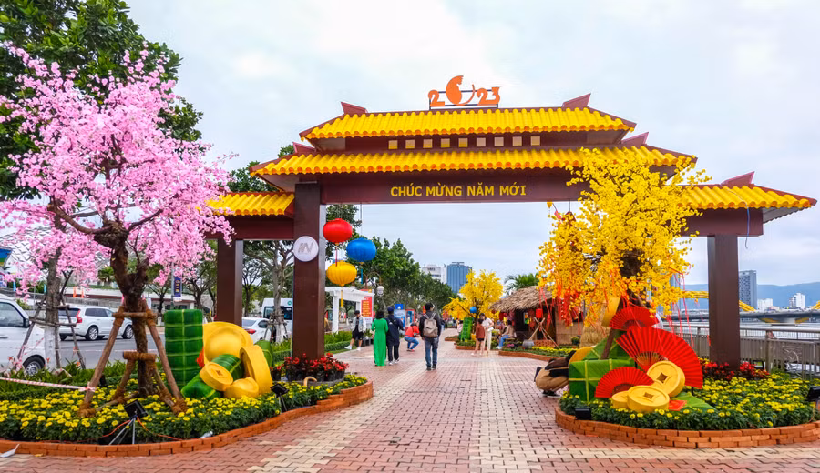 Theo Sở Xây dựng TP Đà Nẵng, trên địa bàn có 9 vị trí được trang trí hoa Tết Quý Mão năm 2023. Ảnh: Hoàng Vinh.