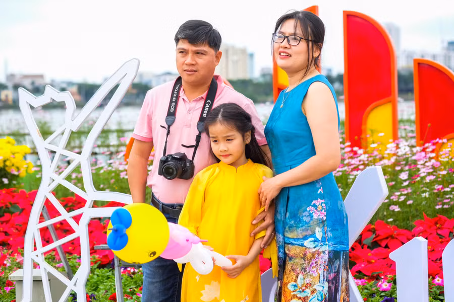 Khoảnh khắc đẹp của một gia đình. Ảnh: Hoàng Vinh.