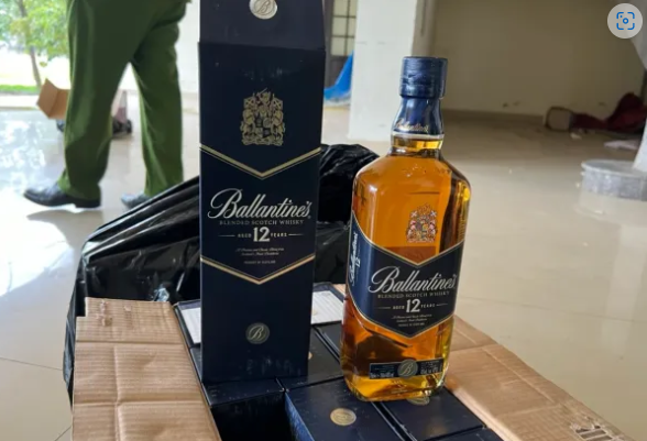 Một trong số loại rượu do nước ngoài sản xuất nhưng không có hóa đơn, chứng từ. Một trong số loại rượu do nước ngoài sản xuất nhưng không có hóa đơn, chứng từ.