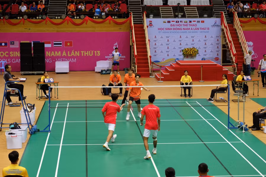 Nội dung đôi nam của Việt Nam thi đấu với đôi nam của Indonesia.