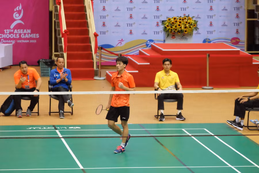 Tay vợt Việt Nam trong buổi sáng 2/6.