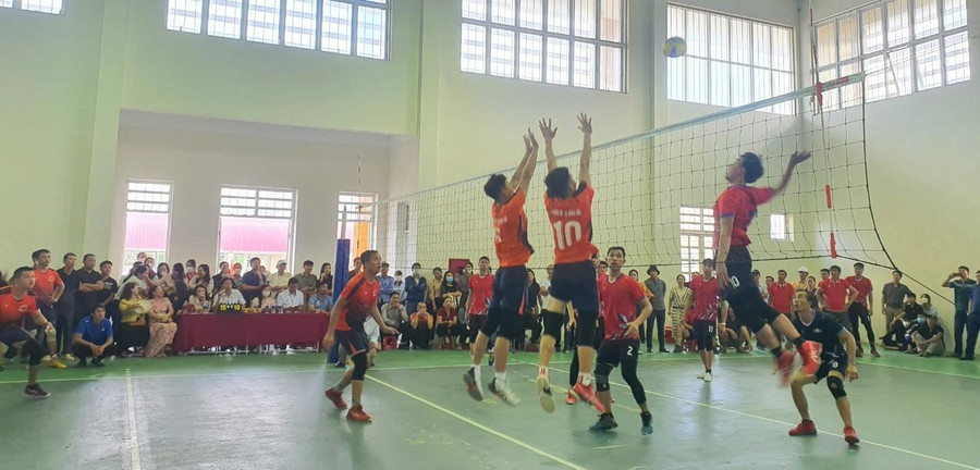 Nhiều trận đấu diễn ra hấp dẫn, rượt đuổi tỉ số kịch tính.