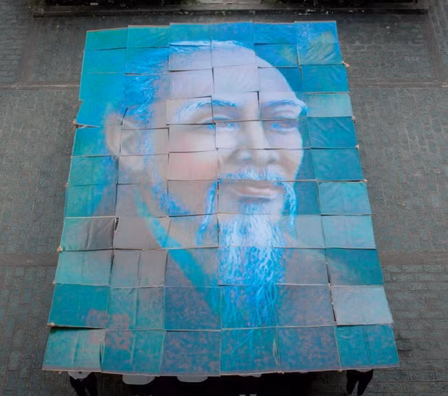 Tranh ghép Chân dung Y tổ Việt Nam - Hải Thượng Lãn Ông Lê Hữu Trác do các giảng viên và sinh viên Khoa YHCT- ĐH Y D TPHCM thực hiện.