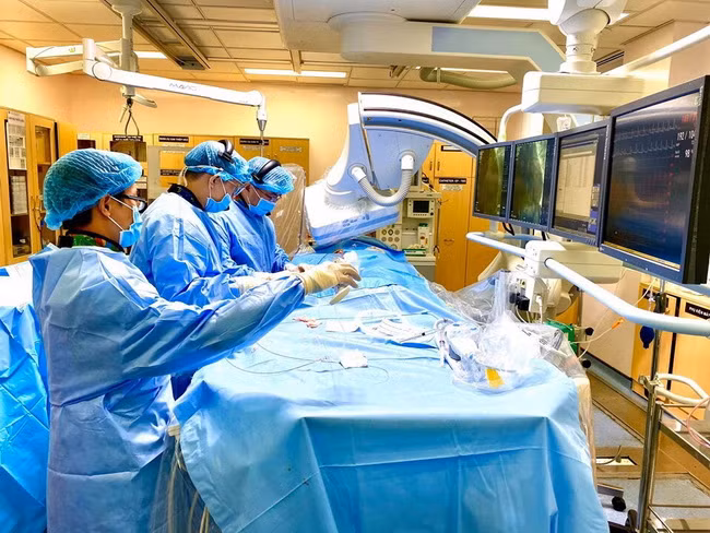 Ca can thiệp tim mạch do các bác sĩ BV ĐH YD TPHCM thực hiện (Ảnh: BVCC)