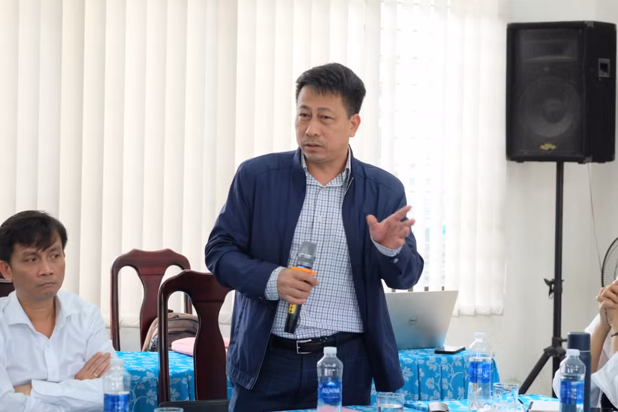 Ông Phạm Vĩnh Thái – Tổng Biên tập Nhà xuất bản Giáo dục Việt Nam nêu ý kiến tại tọa đàm.