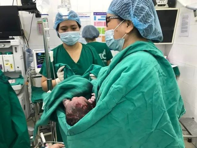 Bé trai chào đời khỏe mạnh (BVCC).