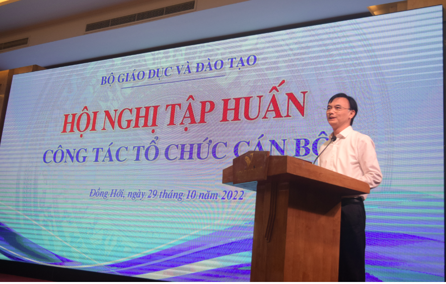 Vụ trưởng Vụ Tổ chức cán bộ, Bộ GD&ĐT - Nguyễn Viết Lộc phát biểu tại Hội nghị. Vụ trưởng Vụ Tổ chức cán bộ, Bộ GD&ĐT - Nguyễn Viết Lộc phát biểu tại Hội nghị.