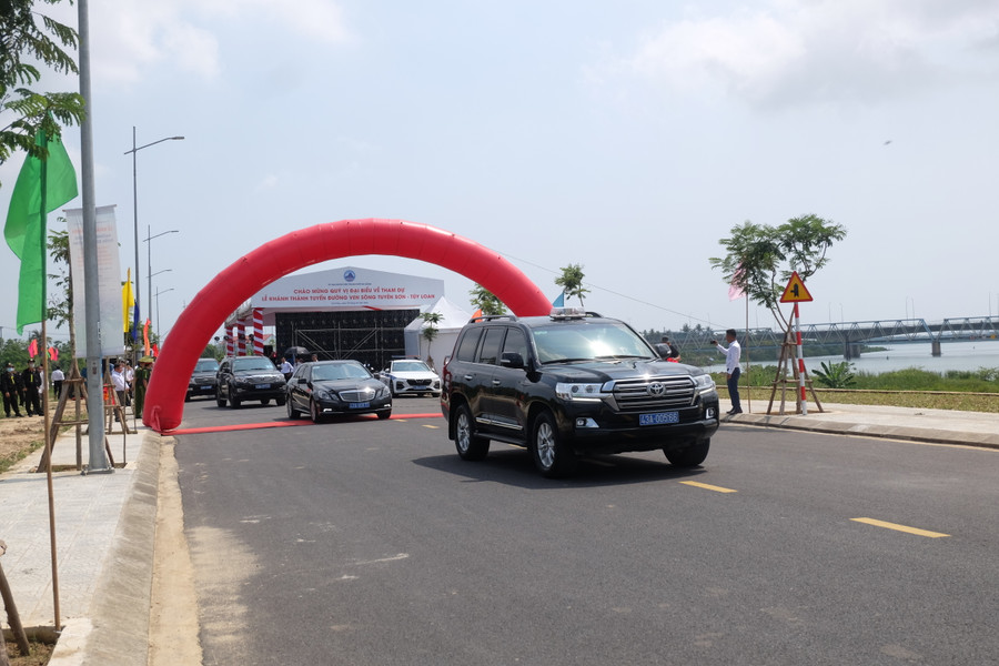 Thông xe tuyến đường Tuyên Sơn - Túy Loan. Ảnh: Hoàng Vinh.