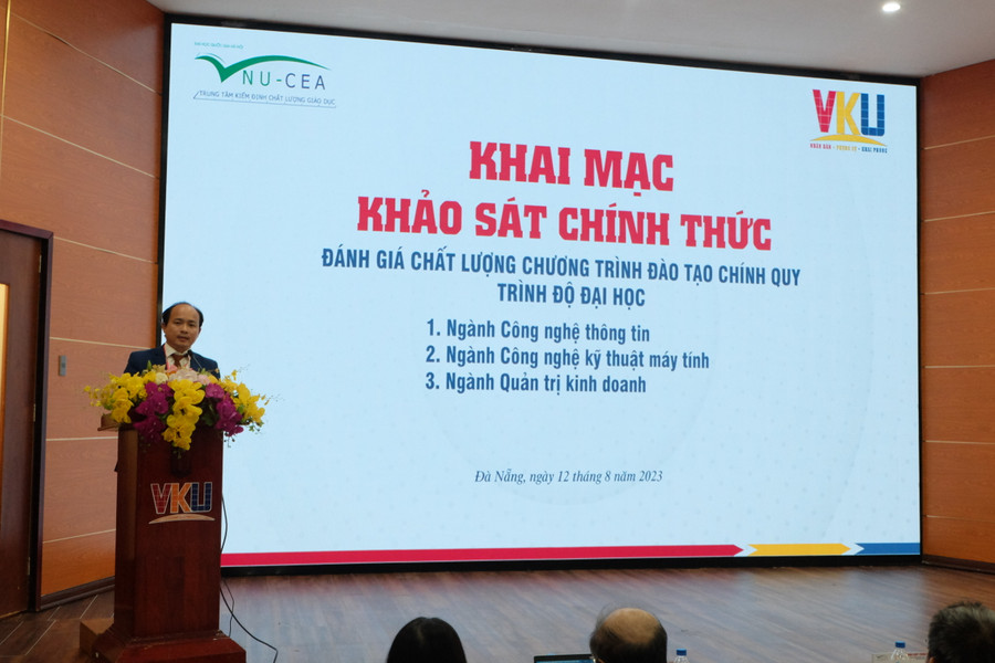 PGS.TS Huỳnh Công Pháp - Hiệu trưởng Trường VKU phát biểu tại buổi khai mạc khảo sát chính thức. Ảnh: Hoàng Vinh.