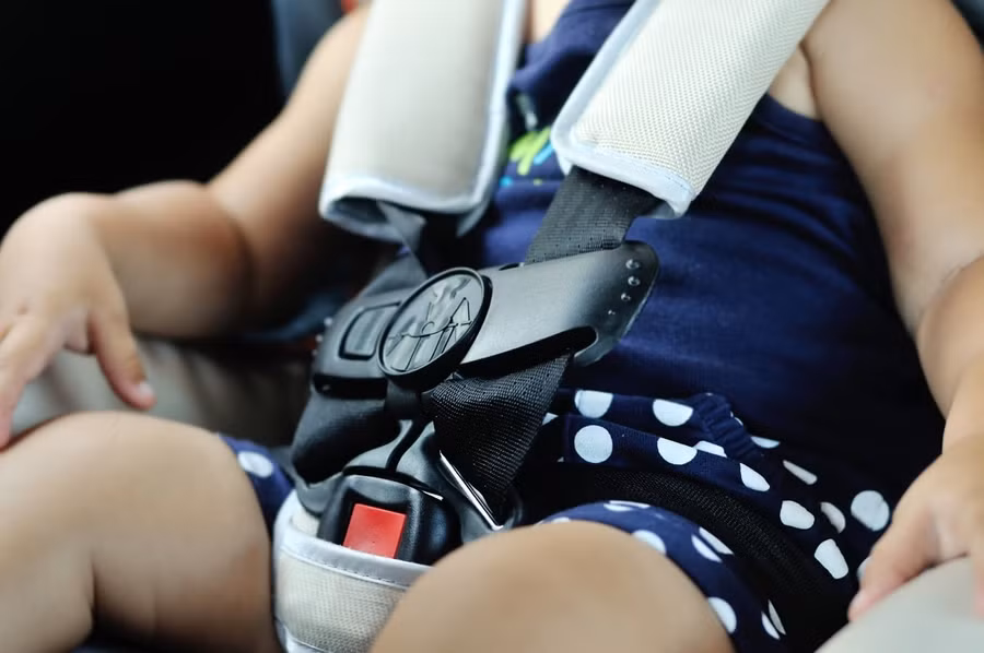 10 điều cha mẹ cần lưu ý khi đưa trẻ đi du lịch bằng máy bay ảnh 1