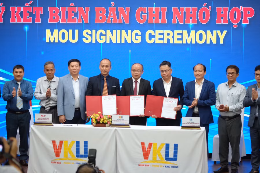 Lãnh đạo Trường VKU ký kết hợp tác với Tập đoàn Đầu tư Công nghệ Nam Long và Trung tâm phát triển phần mềm (SDC) – Đại học Đà Nẵng.