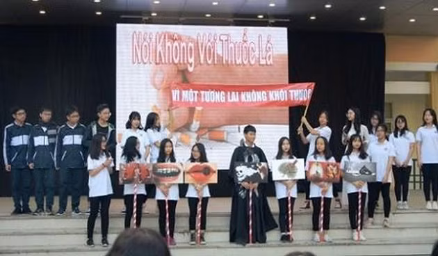 Học sinh tham gia tuyên truyền phòng chống hút thuốc lá. Ảnh: Quỹ PCTH của thuốc lá