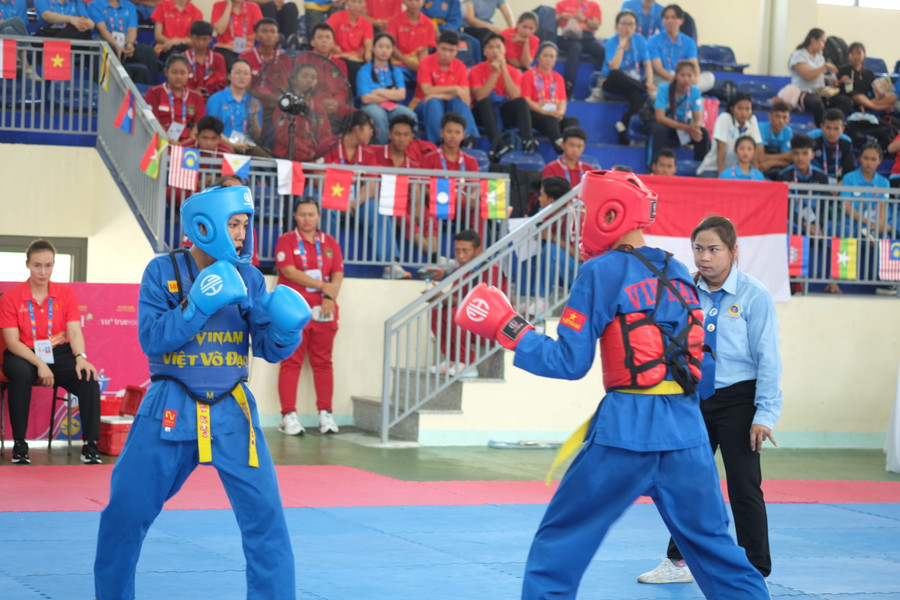 Nội dung đối kháng giữa vận động viên Việt Nam và Campuchia.