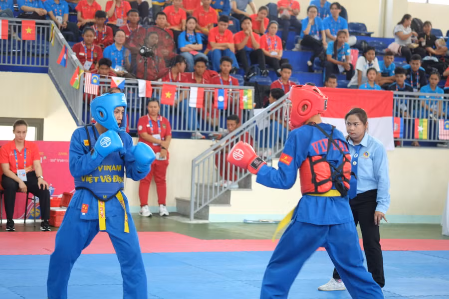 Nội dung đối kháng giữa vận động viên Việt Nam và Campuchia.