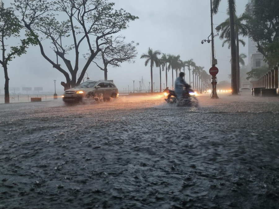 Đường phố Đà Nẵng ngập nặng trong trận mưa ngày 14/10. Đường phố Đà Nẵng ngập nặng trong trận mưa ngày 14/10.