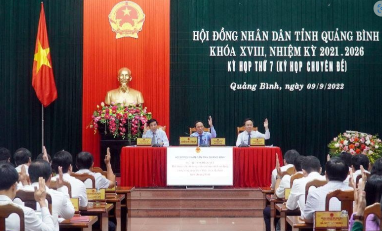 Hội đồng nhân dân tỉnh Quảng Bình khóa XVIII, nhiệm kỳ 2021-2026 tổ chức Kỳ họp thứ VII, thông qua 12 nghị quyết quan trọng, trong đó có nghị quyết quy định mức thu học phí năm học 2022-2023 trên địa bàn tỉnh. Hội đồng nhân dân tỉnh Quảng Bình khóa XVIII, nhiệm kỳ 2021-2026 tổ chức Kỳ họp thứ VII, thông qua 12 nghị quyết quan trọng, trong đó có nghị quyết quy định mức thu học phí năm học 2022-2023 trên địa bàn tỉnh.
