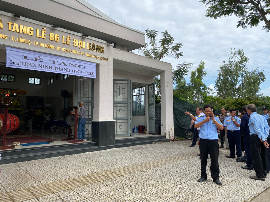 Nhiều đồng nghiệp đến viếng ông Thành tại Nhà tang lễ. (Ảnh: Hoàng Vinh) Nhiều đồng nghiệp đến viếng ông Thành tại Nhà tang lễ. (Ảnh: Hoàng Vinh)