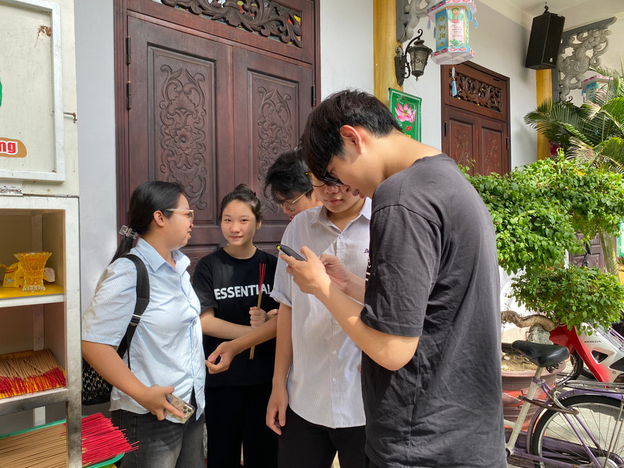 Tranh thủ trao đổi với nhau trước ngày thi. Tranh thủ trao đổi với nhau trước ngày thi.