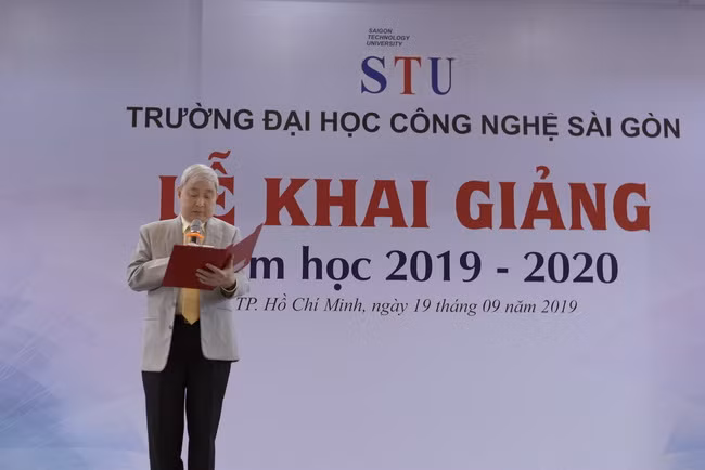 TS. Trương Quang Mùi -Chủ tịch HĐQT đọc thư của Chủ tịch nước nhân dịp khai giảng năm học mới.