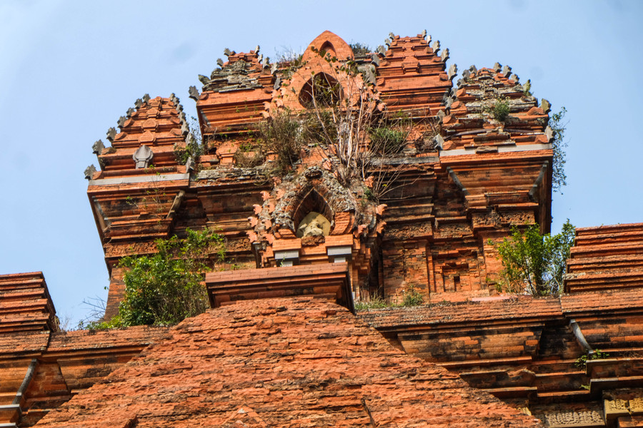 Đỉnh chóp phía trước của tháp Chính. Ảnh: Hoàng Vinh.