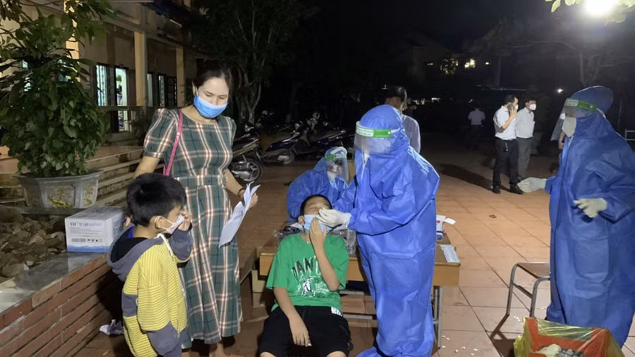 Có 11 trường hợp liên quan đến người trở về từ miền Nam (Ảnh: Nguyễn Hoàng).