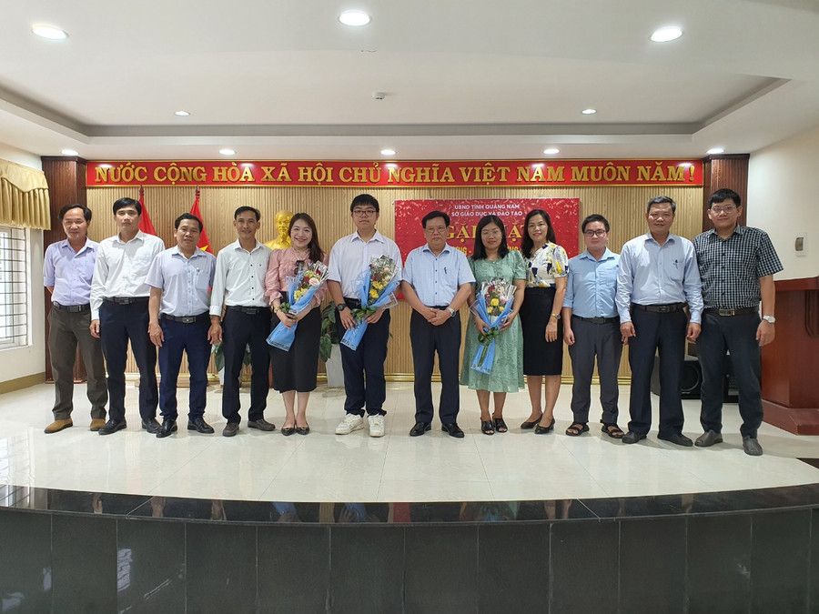 Em Đỗ Phú Quốc là một trong 4 học sinh của Việt Nam xuất sắc đoạt Huy chương Vàng. Ảnh: Sở GD&ĐT tỉnh Quảng Nam. Em Đỗ Phú Quốc là một trong 4 học sinh của Việt Nam xuất sắc đoạt Huy chương Vàng. Ảnh: Sở GD&ĐT tỉnh Quảng Nam.