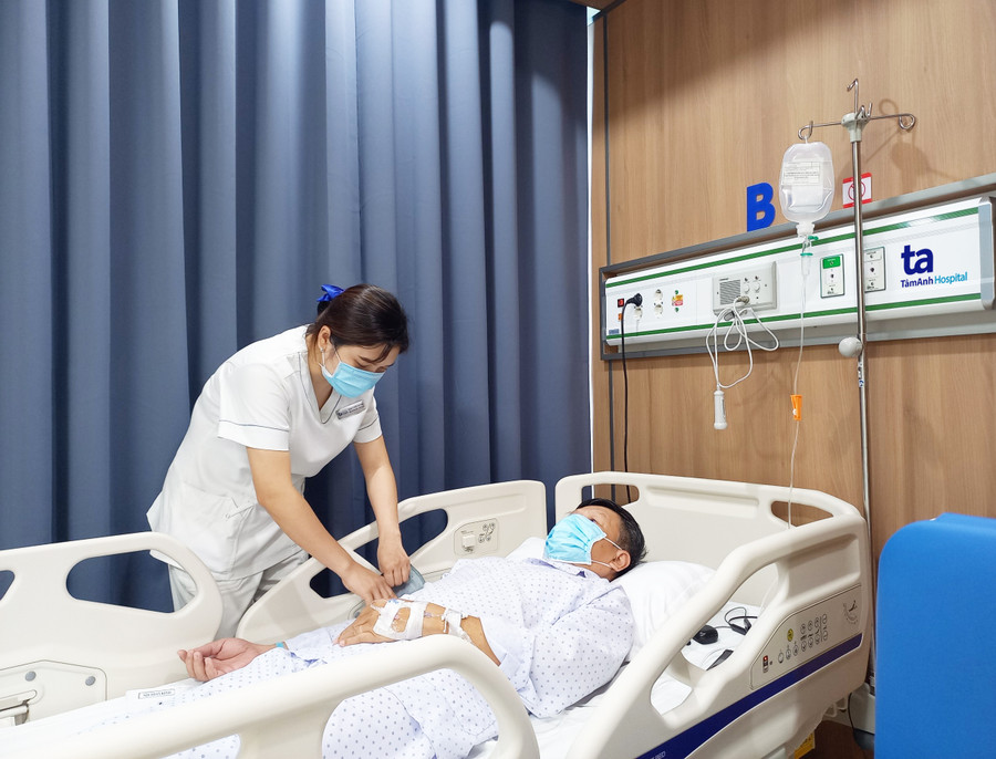 Nam bệnh nhân được điều trị tại bệnh viện. Ảnh: (BVCC)