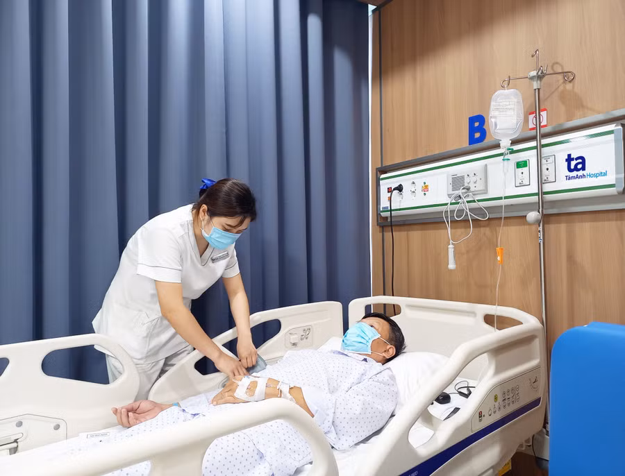 Nam bệnh nhân được điều trị tại bệnh viện. Ảnh: (BVCC)
