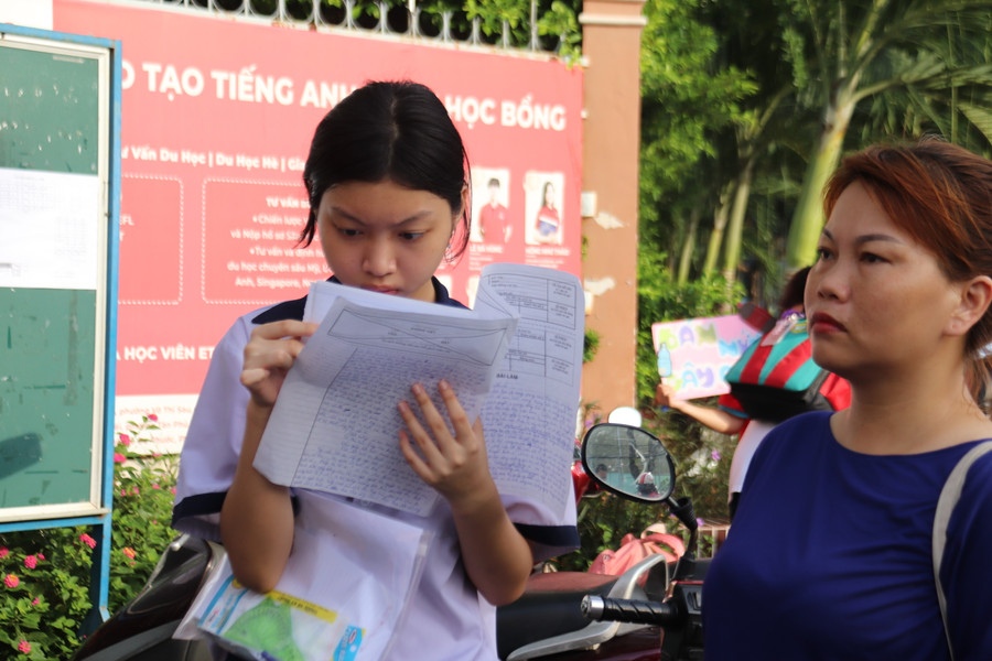 Theo đánh giá của nhiều giáo viên, đề thi gần gũi với thí sinh, không đánh đố, làm khó nhưng vẫn có tính phân hóa nhất định. Theo đánh giá của nhiều giáo viên, đề thi gần gũi với thí sinh, không đánh đố, làm khó nhưng vẫn có tính phân hóa nhất định.