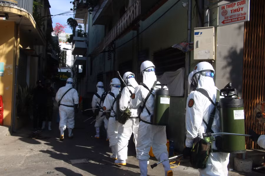 Tại những khu vực này có nhiều các hẻm nhỏ nên buộc lực lượng phải tải bộ.