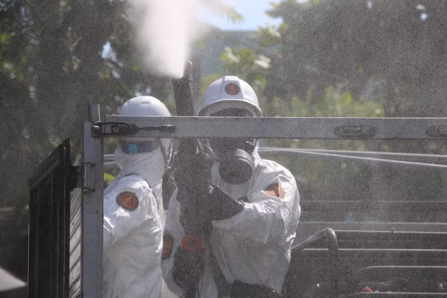 Đại diện bộ đội phòng hóa cho biết, lực lượng quân đội sẽ phun khử khuẩn các vị trí: đường Nguyễn Phước Nguyên, đường Điện Biên Phủ và đường Lê Duẩn.