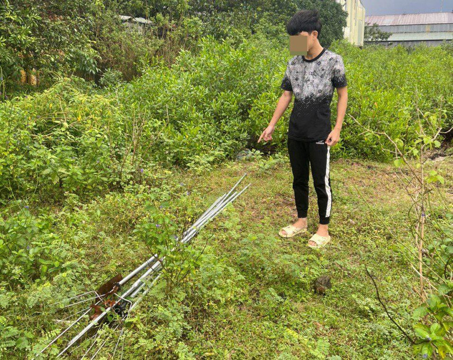 Nơi cất giấu vũ khí của các đối tượng. Nơi cất giấu vũ khí của các đối tượng.