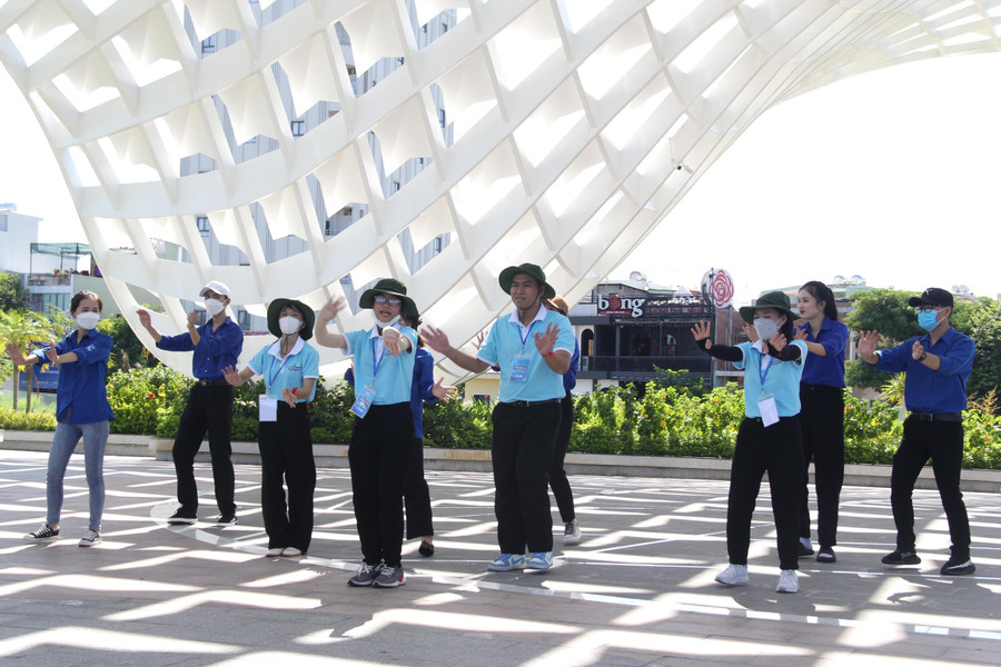 Hội thi là nơi thể hiện bản lĩnh, khả năng và phát huy tinh thần đoàn kết, sáng tạo trong công tác Hội và phong trào sinh viên. Hội thi là nơi thể hiện bản lĩnh, khả năng và phát huy tinh thần đoàn kết, sáng tạo trong công tác Hội và phong trào sinh viên.