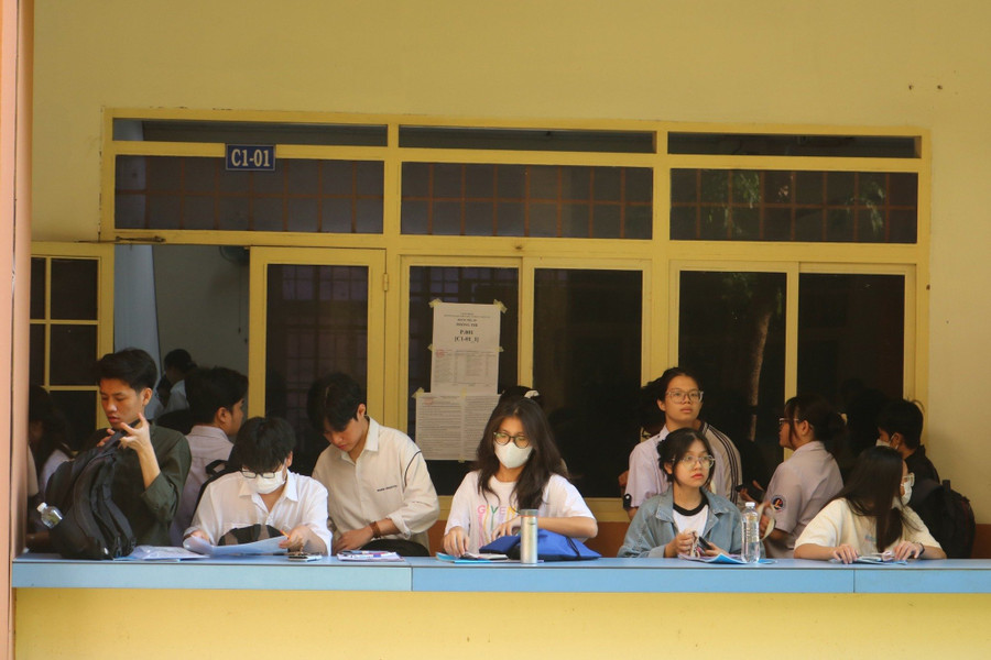 Các tỉnh, thành vùng Đông Nam Bộ đều hoàn tất công tác chuẩn bị theo quy định, bảo đảm kỳ thi tốt nghiệp THPT năm 2024 diễn ra an toàn, nghiêm túc. (Ảnh: Lê Nam) Các tỉnh, thành vùng Đông Nam Bộ đều hoàn tất công tác chuẩn bị theo quy định, bảo đảm kỳ thi tốt nghiệp THPT năm 2024 diễn ra an toàn, nghiêm túc. (Ảnh: Lê Nam)
