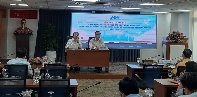 Quang cảnh buổi họp báo.